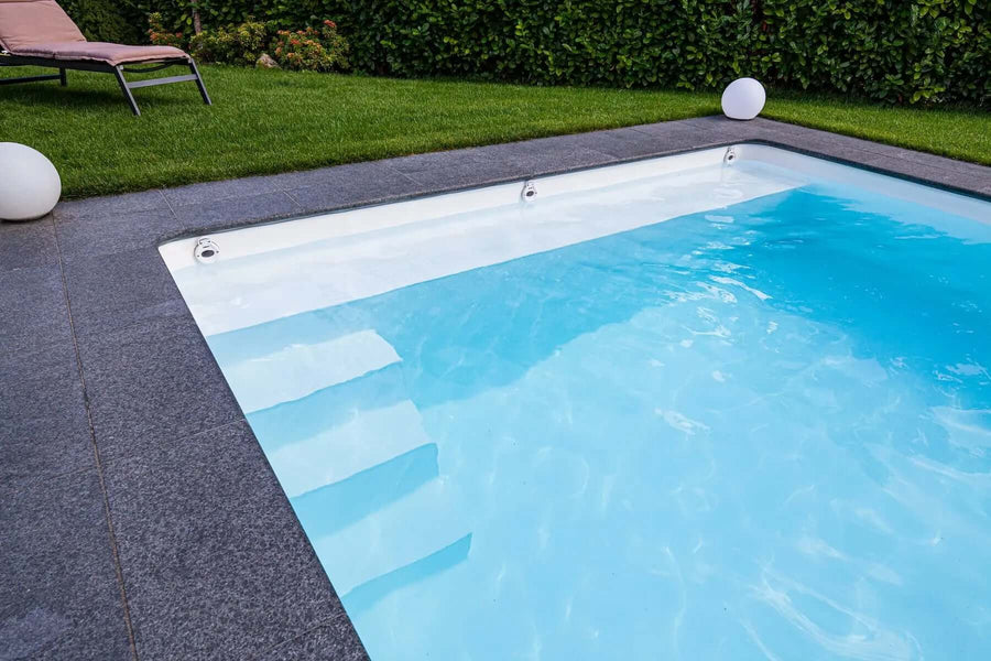 Treppe mit Sitzbank | Pooltreppe | Swimmondo – Swimmondo GmbH